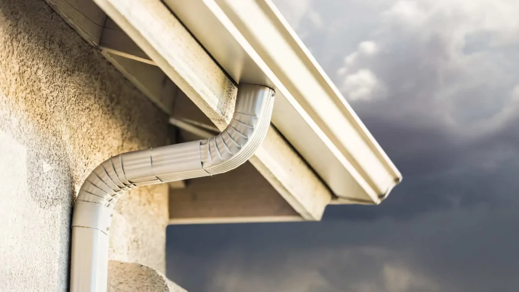 What Are Seamless Gutters and Are They Worth It for Your Valdosta Home